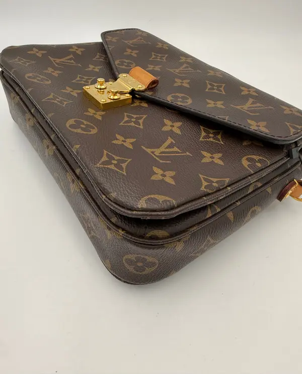 LOUIS VUITTON METIS Monogram Handbag thumbnail 9